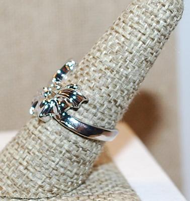 Size 8 Unusual BAT & Quarter MOON Ring on a No Stones Silver Tone Band (4.8g)