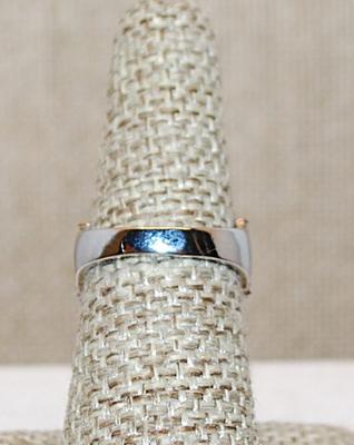 Size 6½ Marked .925 Trapezoid Clear Stone Columns with 2 Rows of Top & Bottom Accent Stones on a Silver band (3.3g)