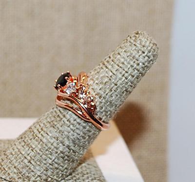 Size 6 Black Beveled Round Main Stone Ring with 2 Side Stones on a ROSE GOLD Band (4.0g)