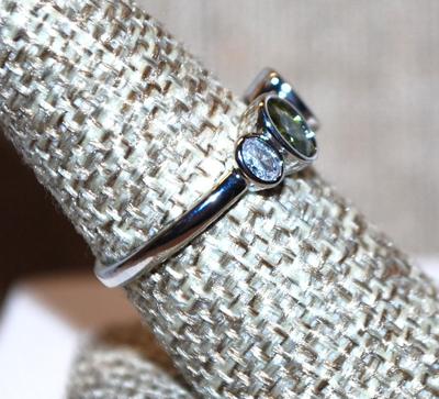 Size 6½ Green, Purple & Clear Oval Stones Ring on a Silver Tone Band (2.6g)