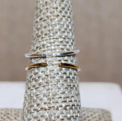 Size 7 Two Ring Set -- One Gold Tone & One Silver Tone OPEN BANDS with Small Blue Stones (2.3g)