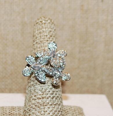 Size 6 ½ Triple Flower Petals Brilliant Stones Party Ring on a Glittery Silver Tone Band (7.1g)