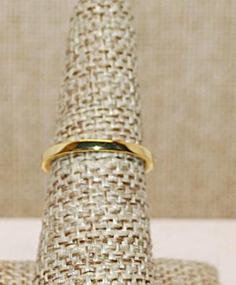 Size 8 Delicate Half Infinity Ring with Single Row of Tiny Stones on a Gold Tone Band (1.8g)