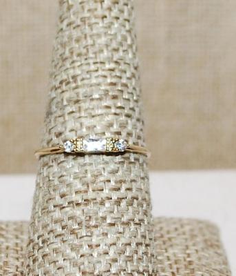 Size 8 Delicate Clear Rectangle Stone Ring with 2 Stone Side Accents on a Gold Tone Band (0.8g)
