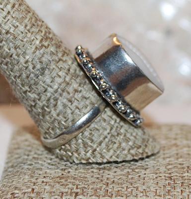 Size 10½ Marked .925 COWRIE SHELL Ring with Double Rows of Globes Surround on a Silver Band (7.4g)