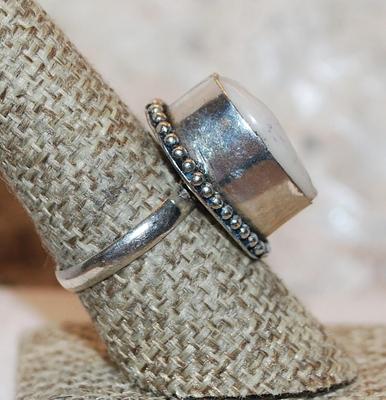 Size 11 Marked .925 COWRIE SHELL Ring with Single Row of Globes Surround on a Silver Band (6.0g)