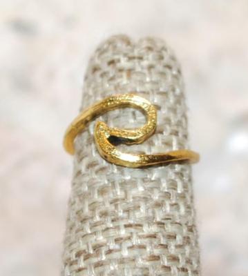 Size 3 TOE RING with "Letter S Shape" on a Gold Tone OPEN BAND (0.8g)