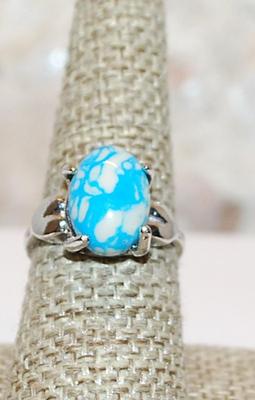 Size 8 Oval Blue & White "Clouds" RING with Oval Stone on a Silver Tone Setting (3.7g)
