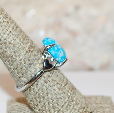 Size 8 Oval Blue & White "Clouds" RING with Oval Stone on a Silver Tone Setting (3.7g)