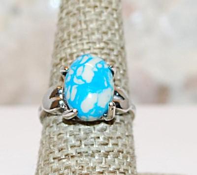 Size 8 Oval Blue & White "Clouds" RING with Oval Stone on a Silver Tone Setting (3.7g)