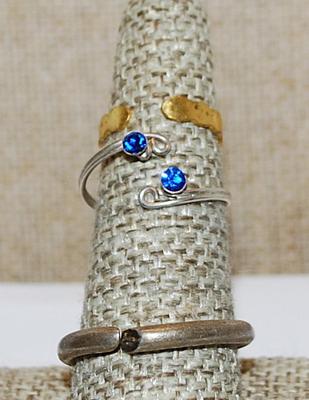 Sizes 4, 6 & 10 Collection of 3 Assorted Blue Stones, Base Metal & Gold Colored RINGS (Total 6.7g)