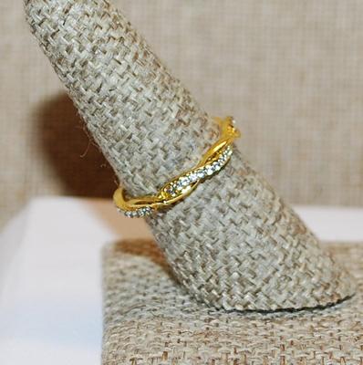 Size 7 Beautiful Infinity Twisted Gold Colored RING with Line of Clear Stones Intertwined (2.9g)