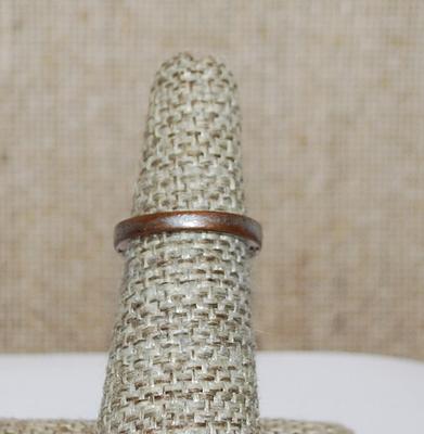 Size 5 VINTAGE Beveled Emerald Cut Purple Stone RING with Clear Stone Surround and Band Accents on a Silver Tone Band (5.0g)