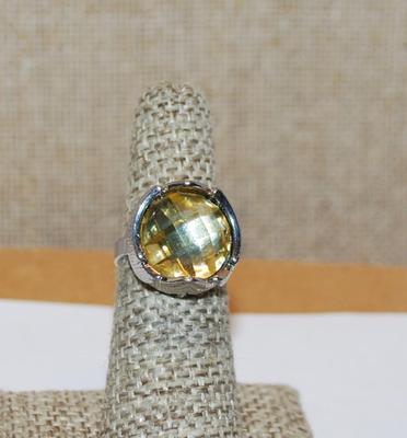 Size 5¾ Light YELLOW Beveled Clear Round Glass Stone RING in a Silver Tone Swirled "NEST" and Silver Tone Band (7.0g)