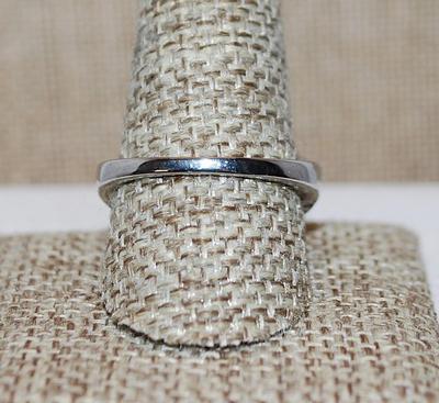 Size 9 Marked .925 "Puffy" CRANBERRY RED Party Ring with a Single Main Clear Round Stone on a Silver Band (6.7g)