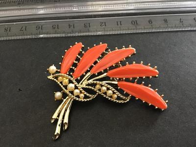 Vintage Thermoset Brooch