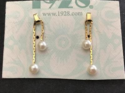1928 Pearl Dangle Earrings. Noc