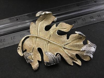 Sarah Coventry Large Brooch statement