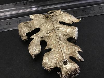 Sarah Coventry Large Brooch statement