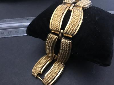 Vintage Wide Gold Tone knob link Bracelet
