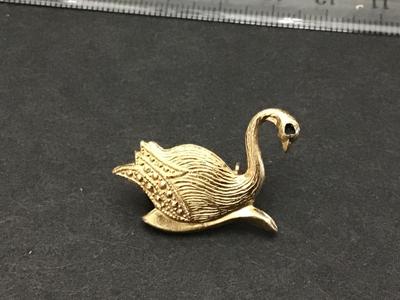 Vintage Swan Pin