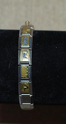 Marked "LONGABERGER" 2003 Collections Club Elastic BRACELET (2¼" Opening) with Gold Tone Attachment Knob