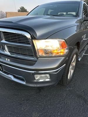 AUTOMATIC 2012 DODGE RAM 1500 LARAMIE CREW CAB 4X4 PICKUP - CLEAN TITLE