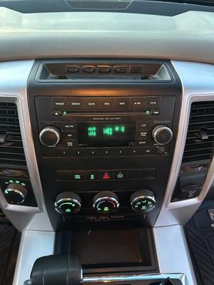 AUTOMATIC 2012 DODGE RAM 1500 LARAMIE CREW CAB 4X4 PICKUP - CLEAN TITLE