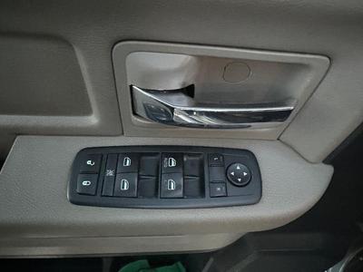 AUTOMATIC 2012 DODGE RAM 1500 LARAMIE CREW CAB 4X4 PICKUP - CLEAN TITLE