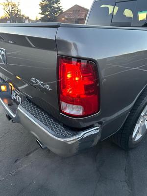 AUTOMATIC 2012 DODGE RAM 1500 LARAMIE CREW CAB 4X4 PICKUP - CLEAN TITLE