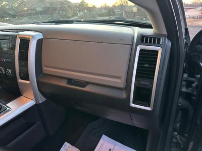 AUTOMATIC 2012 DODGE RAM 1500 LARAMIE CREW CAB 4X4 PICKUP - CLEAN TITLE