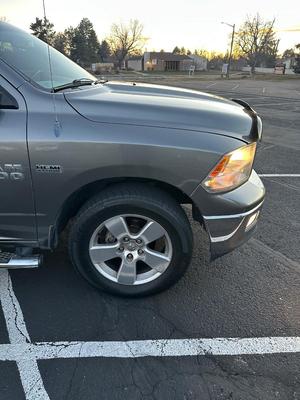 AUTOMATIC 2012 DODGE RAM 1500 LARAMIE CREW CAB 4X4 PICKUP - CLEAN TITLE