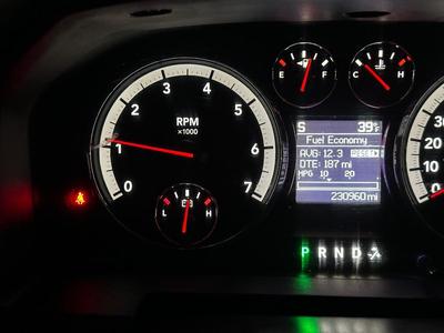 AUTOMATIC 2012 DODGE RAM 1500 LARAMIE CREW CAB 4X4 PICKUP - CLEAN TITLE