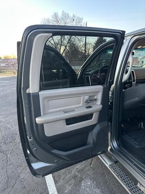 AUTOMATIC 2012 DODGE RAM 1500 LARAMIE CREW CAB 4X4 PICKUP - CLEAN TITLE