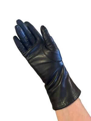 Black Pair of Womens Gloves Size 7, Tag Removed