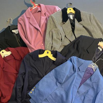Nice Vintage Lot of 7 Womens Blazers