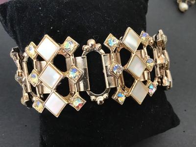 Sale Photo Thumbnail #143: Complete