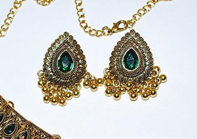 "Pharoah's Queen" NECKLACE (8" Across+ 14" L) & EARRINGS JEWELRY SET with Pear Shaped Deep Green Stones and...