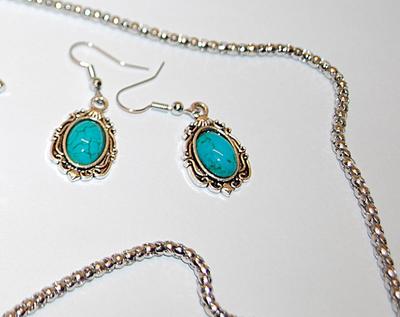 Shiny Blue "Cracked " OVAL JADE-STYLE Combo PENDANT/ NECKLACE (24" L) & BRACELET (Toggle) & EARRINGS JEWELRY SET...