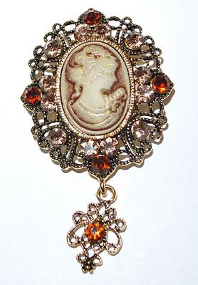 Beautiful Vintage-Style WHITE CAMEO BROOCH (2½" x 1½") with Red & Clear Round Stones on a Gold Tone Oval Filagree Setting...