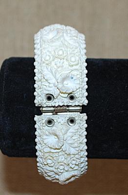 VINTAGE "Alabaster-Style" CUFF BRACELET (2⅛" Opening) with Hinged Spring Closure
