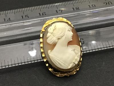 1939-1950 Providence Stock Co. Carved Victorian Style Signed Marked 1/20 Gold Filled