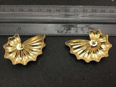 Vintage Scalloped Ribbed Gold Tone Chunky Statement Earrings. Excellent
