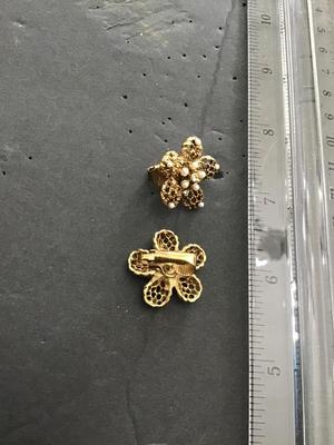 Very nice goldtone faux pearl clear, rhinestone flower type earrings