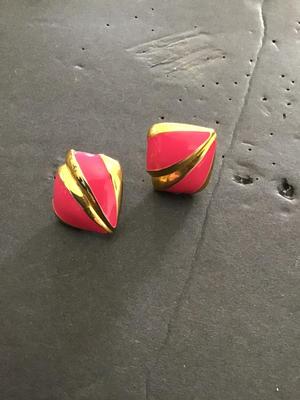 Very nice hot pink JS signed screwback earrings