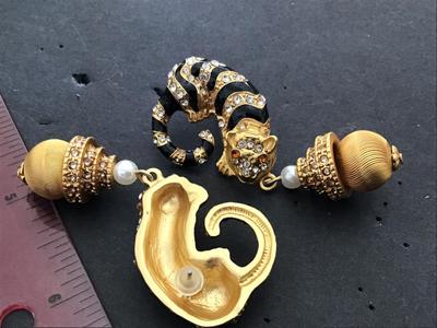 Rhinestone Cat Fashion Earrings