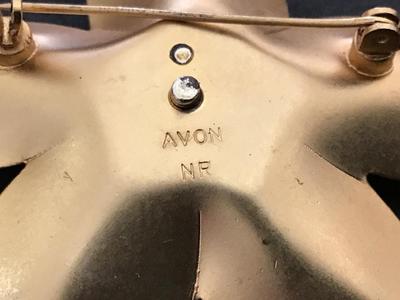 NR Avon Vintage Brooch. All Stones Complete