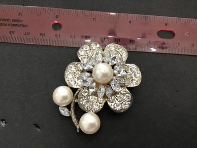 Flower Pearl Brooch