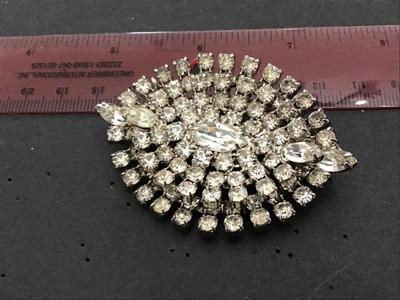 Gorgeous Vintage Brooch Larger size