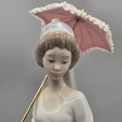 LOT 31L: Lladro Viennese Lady Porcelain Figurine